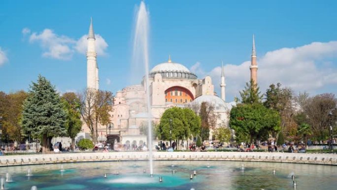 Timelapse人群游客在土耳其首都伊斯坦布尔的清真寺中行走