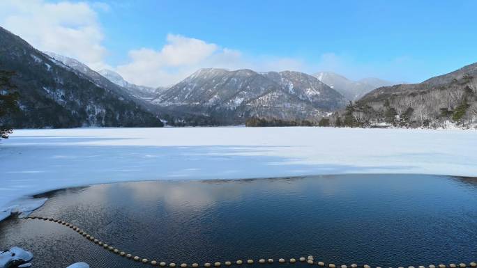 雪山野生温泉湖 远景 4k30p