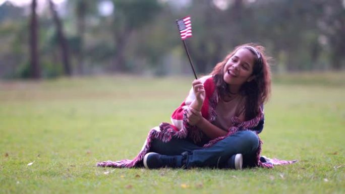 年轻女孩在公园玩耍，在公园里享受阳光明媚的秋日的旗帜，在公园里说笑