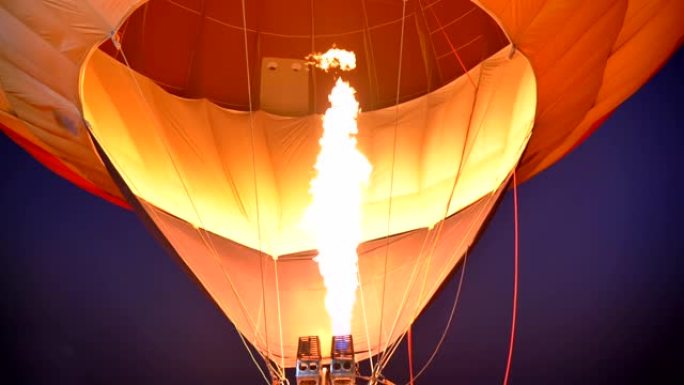 热气球的场景慢动作，气球中的火焰爆发