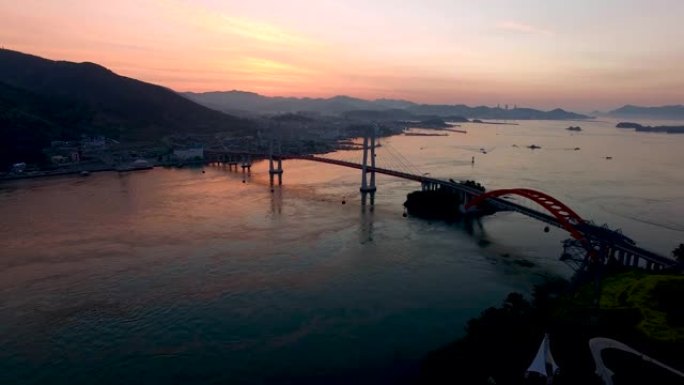 亚洲韩国庆南沙川日出时沙川缆车的鸟瞰图