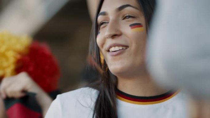 德国球迷在现场比赛中欢呼