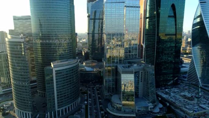 莫斯科国际商务中心摩天大楼的日落航拍。
