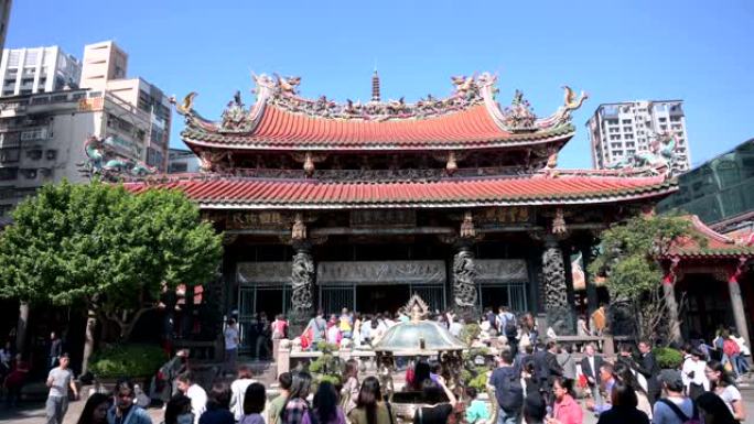 台湾台北市龙山寺游客