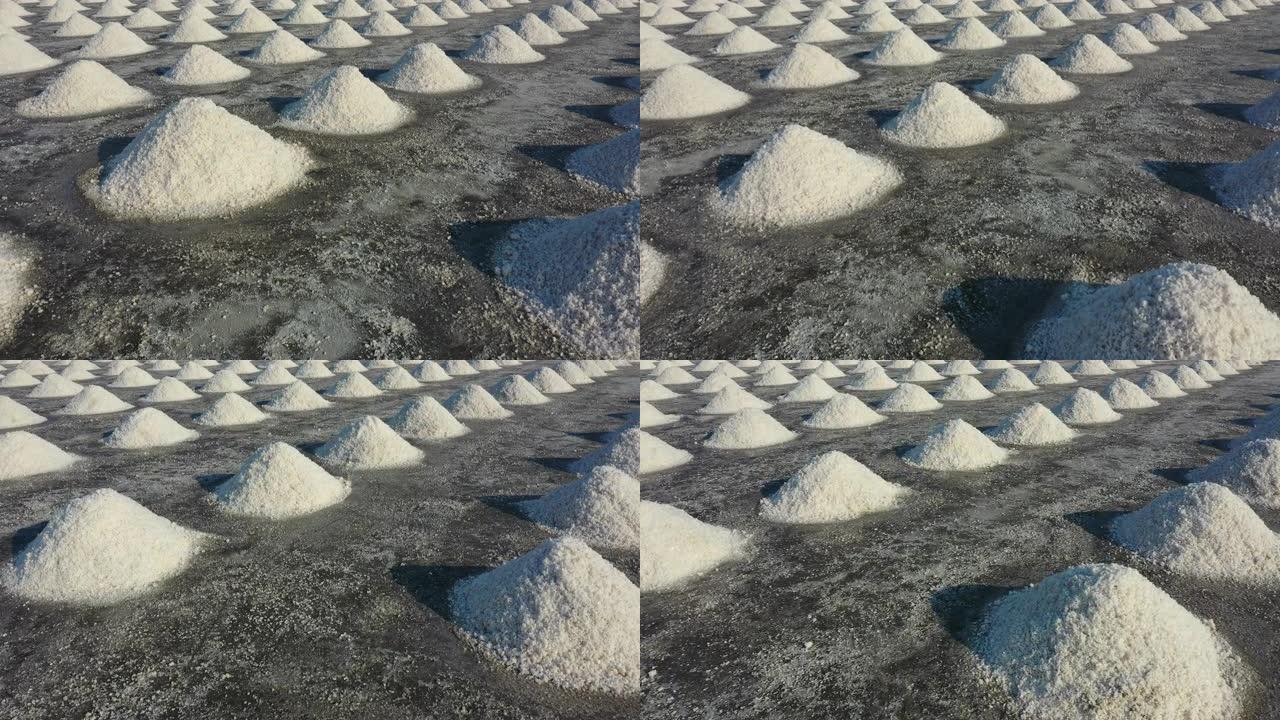 盐场携带盐的盐农工人的鸟瞰图。