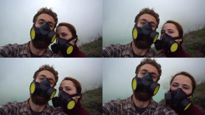 Ijen硫磺铸造上戴着面具的情侣自拍
