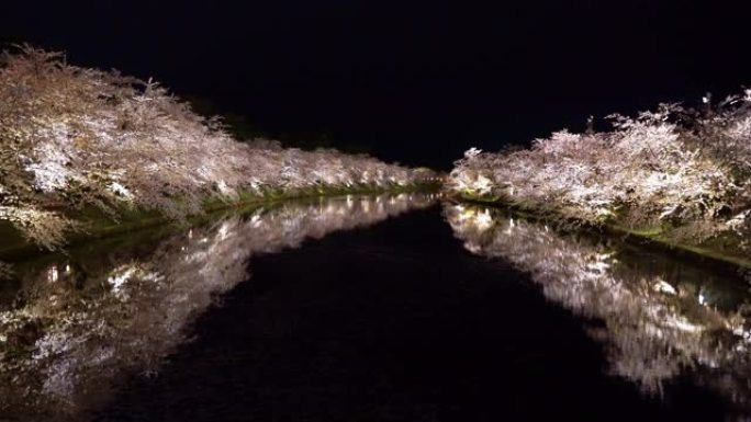 弘前公园樱花祭在春季的夜晚点亮