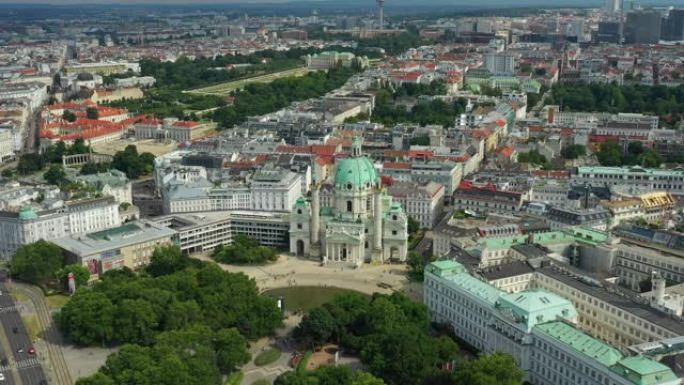 飞越维也纳市中心晴天著名大教堂广场公园空中全景4k奥地利