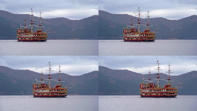 箱根海盗船或船，位于日本神奈川县箱根旧城的箱根镇平和鸟居与湖。建筑景观背景。