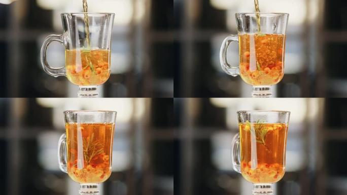将新鲜的开胃茶与香草和浆果倒入玻璃杯中。用4K红色相机拍摄