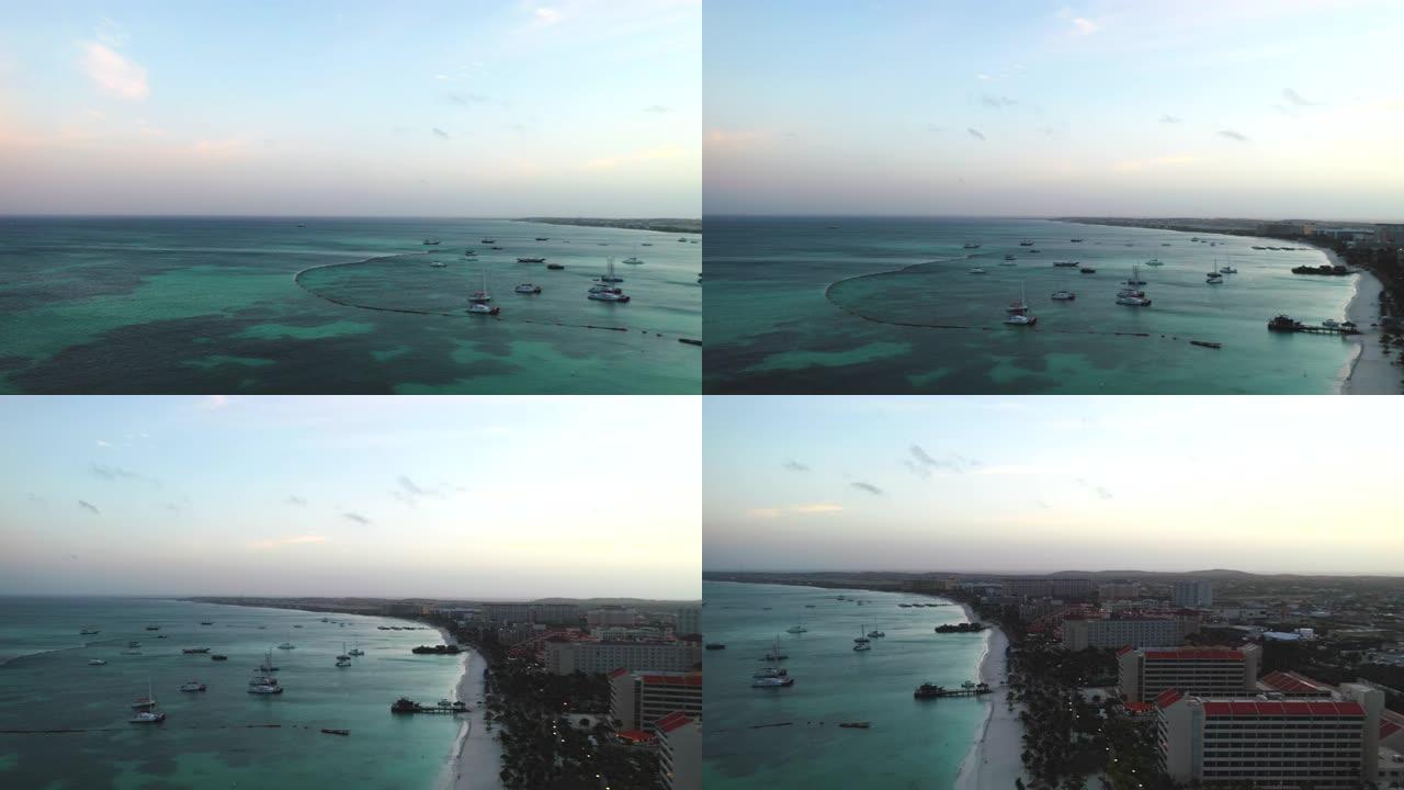空中观景海滩阿鲁巴，船只，加勒比海和大西洋之间的热带珊瑚礁岛