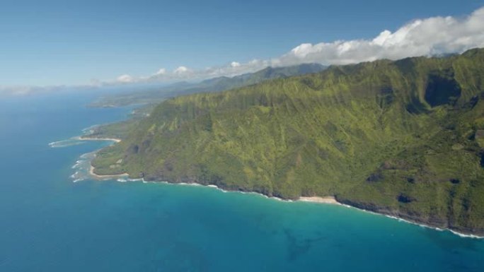 夏威夷考艾岛纳帕利海岸上空的直升机