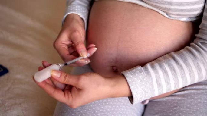 孕妇在腹部注射胰岛素。糖尿病和怀孕。