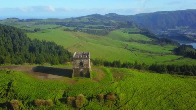 葡萄牙亚速尔群岛圣米格尔岛 “Castelo Branco” 历史纪念碑周围的无人机空中旋转