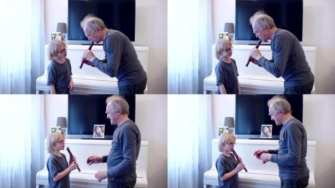 男子 (祖父) 教小男孩如何吹长笛。