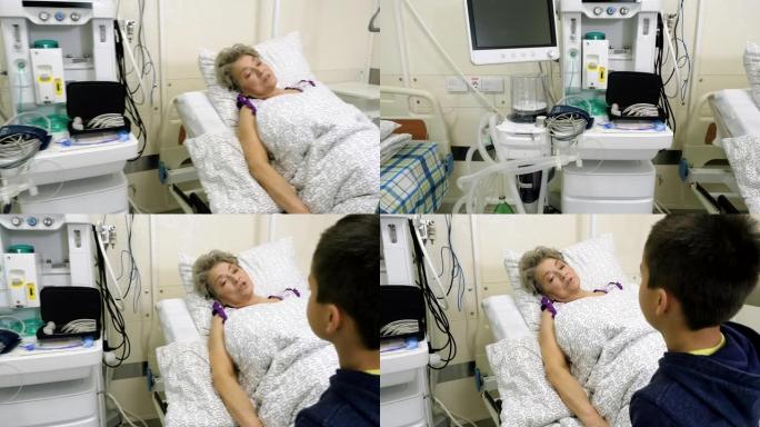 孙子在医院看望年迈的祖母。4K