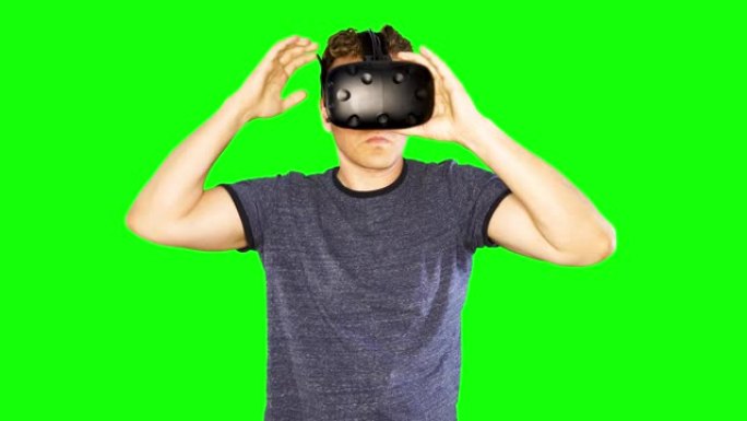 男人戴上VR头盔并开始比赛。