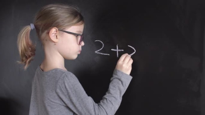 小女孩数数简单的数学