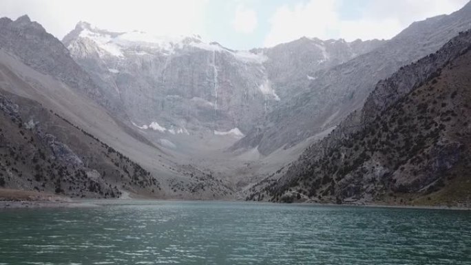 伊斯坎德鲁尔湖。从海拔3000米最近的山顶捕获。高清