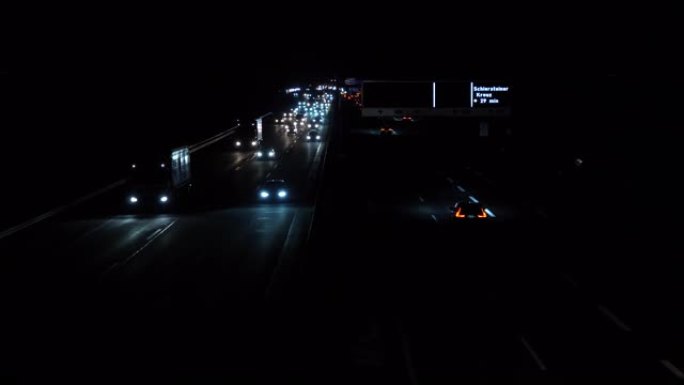 德国A3高速公路夜间交通密集