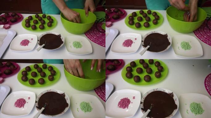 女人做土豆蛋糕。放大工作面。盘子旁边是蛋糕坯料，液体巧克力和彩色洒。