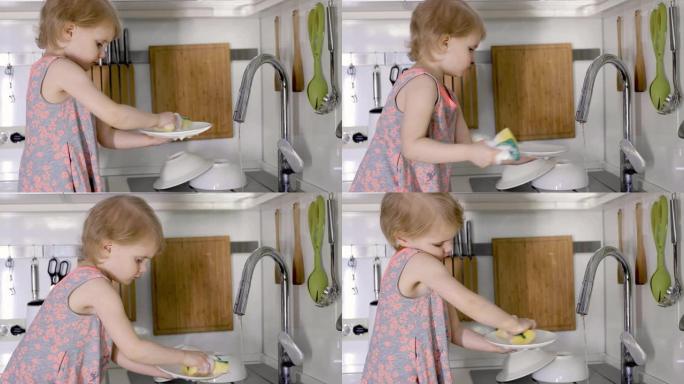 小女孩在家用厨房水槽用海绵洗碗