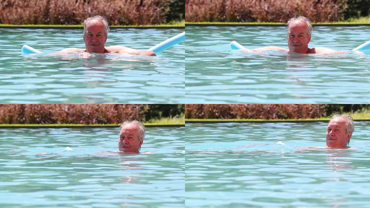 老人在游泳池放松漂浮快乐