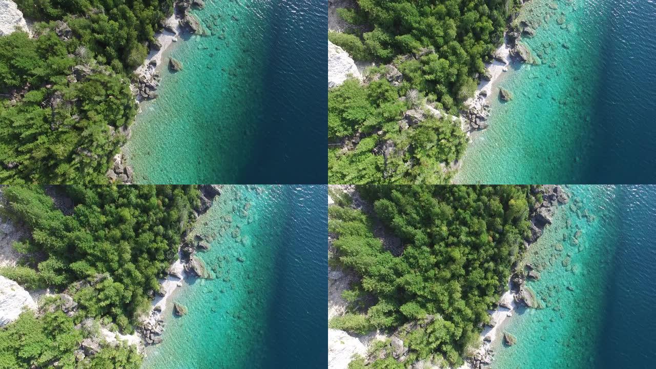 从无人机上看，加拿大格鲁吉亚湾的碧绿水域