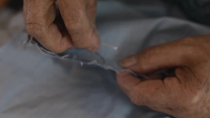 老人类的手手工针织毛衣织布手工艺术