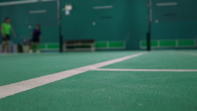 4k羽毛球场地板、绿色羽毛球场、运动娱乐、健康生活锻炼、低角度视角、挑战赛、运动员训练、体育科学、练