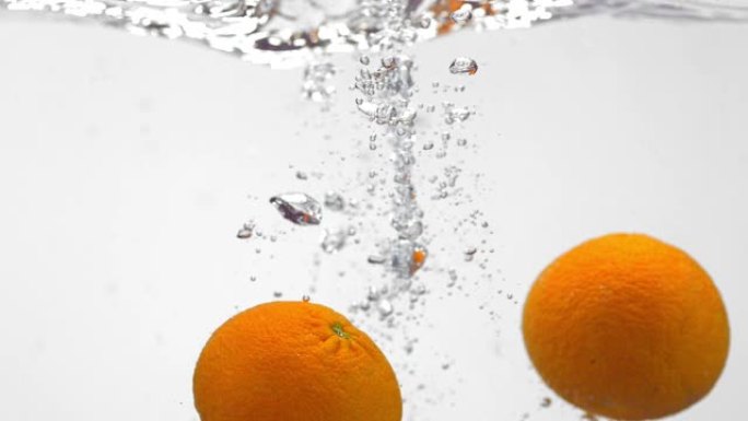 新鲜橙子掉入水中的超级慢Mo