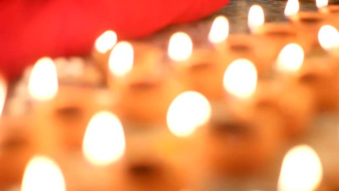 晚上美丽的油蜡烛，印度传统活动