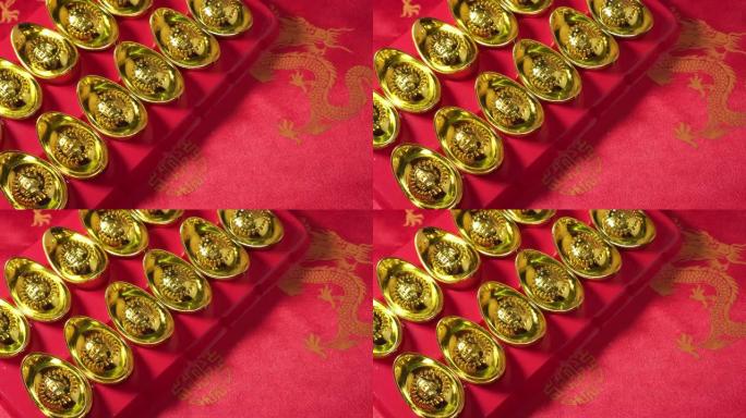 许多带有中文的金元宝上都写着“好运”。慢慢的锅。中国新年。农历新年。良好的模式。