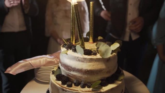 婚礼派对上的结婚蛋糕