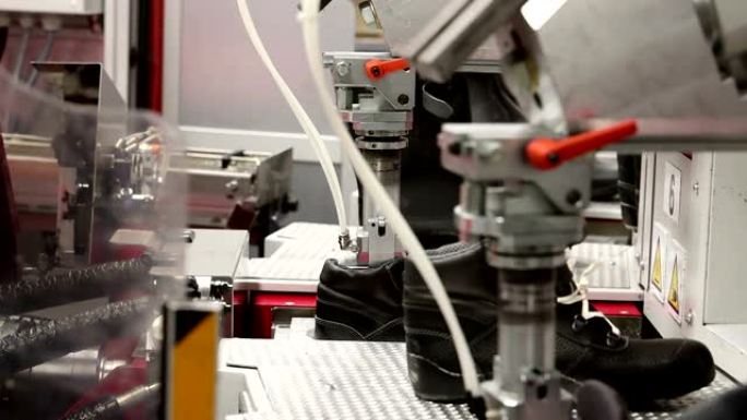 自动制鞋机视频素材机器人加工设备维护