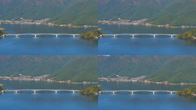 日本川口湖上的一座长桥