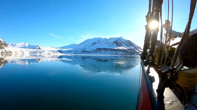延时: 斯瓦尔巴特群岛乘船前往北部峡湾，冰川