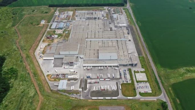 现代工业工厂的鸟瞰图。