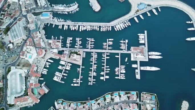 塞浦路斯利马索尔码头的俯视图。豪华游艇和船只停靠，无人机镜头
