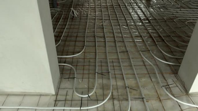 地板热水系统的管道铺设在室内