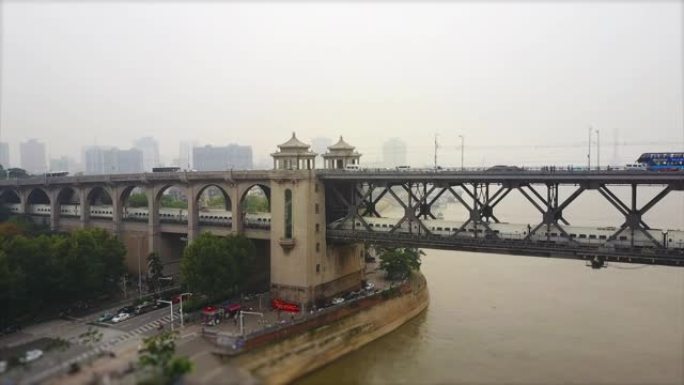 日武汉市著名交通长江桥湾空中全景4k倾斜换挡中国