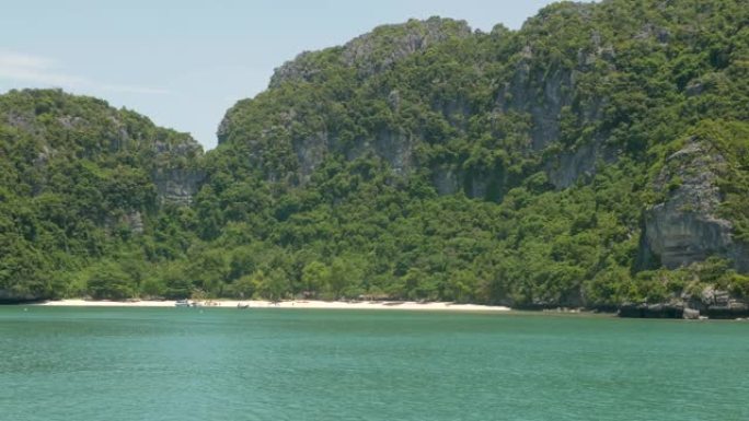 位于苏梅岛天堂热带度假胜地附近的昂通国家海洋公园的海洋岛屿群。泰国湾的群岛。田园绿松石海洋自然背景与