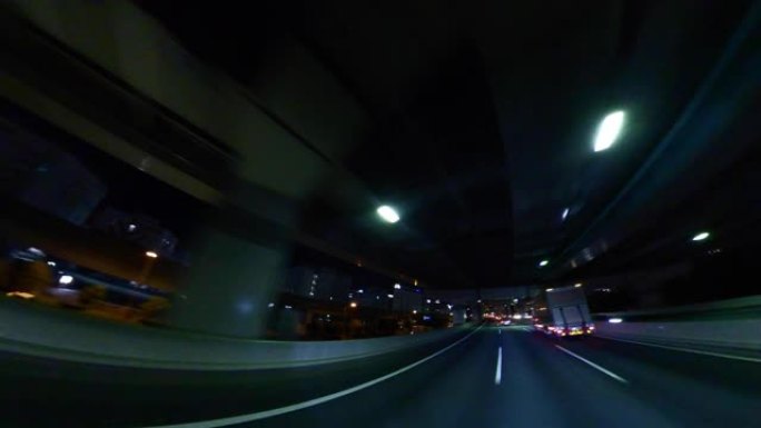 高速公路上的夜间驾驶