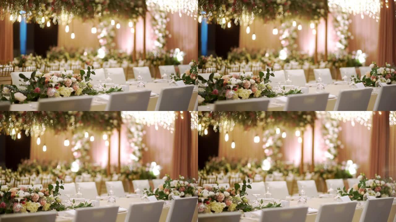 在婚宴上装饰着鲜花的餐桌，供一大群人使用