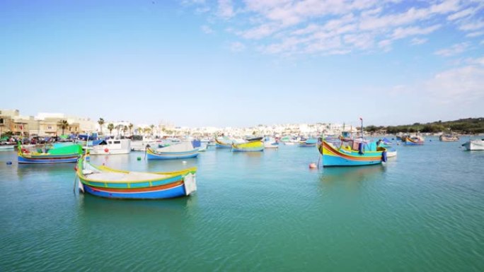 马耳他Marsaxlokk露天鱼市场集市全景