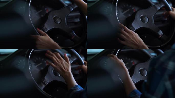 年轻的旅游妇女驾驶旧的红色汽车，关闭在车内的女性手推方向盘和鸣笛愤怒，汽车事故，撞车