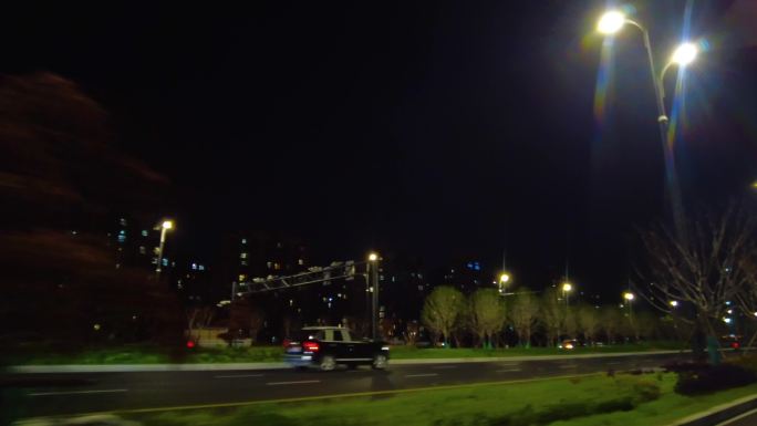 夜晚马路夜景车流人流视频素材4