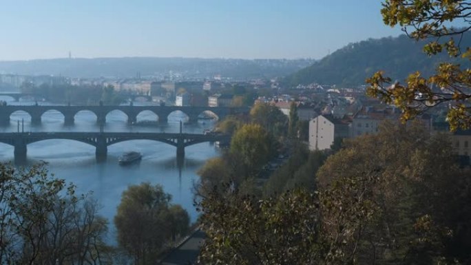 布拉格桥梁全景。布拉格桥梁全景欧洲小镇