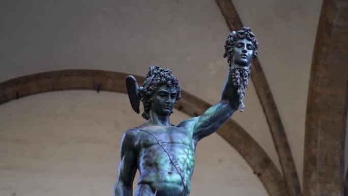 意大利佛罗伦萨主广场西格诺里亚广场 (Piazza della Signoria) 的梅杜莎头像珀尔