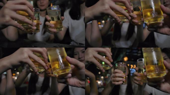 亚洲女性聚会和饮酒之友，酒吧啤酒快乐旅行夜总会，泰国芭堤雅邦肖恩春武里府，一群迷人的女性旅行者生活方
